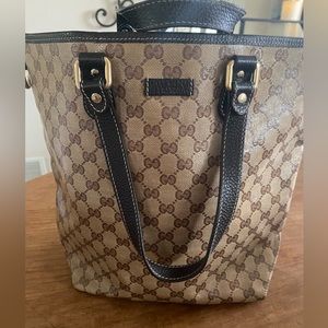 Gucci tote in shiny GG Crystal coated canvas!